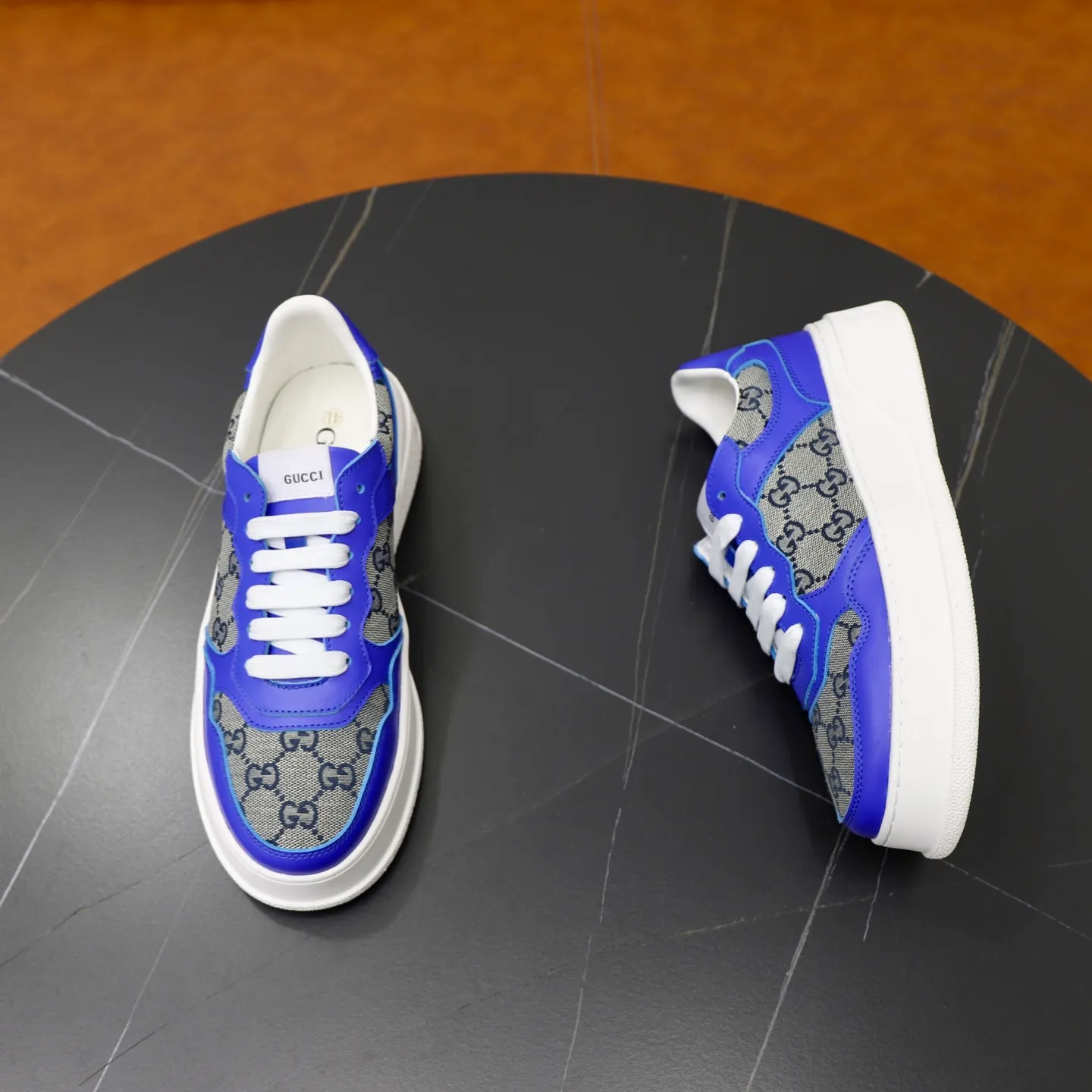 Men's shoes: 400💰🙅‍♂️🙅‍♂️🙅‍♂️ Brand: GUCCI Standard code: 38-44 (45 customized) Grade: Same as the official website Material: Original leather splicing brand cloth Comfortable and breathable sheepskin lining Lightweight wear-resistant outsole Style category: Men's fashion casual shoes Sports shoes Distinguished luxury brand elements Top luxury Color: actual picture color